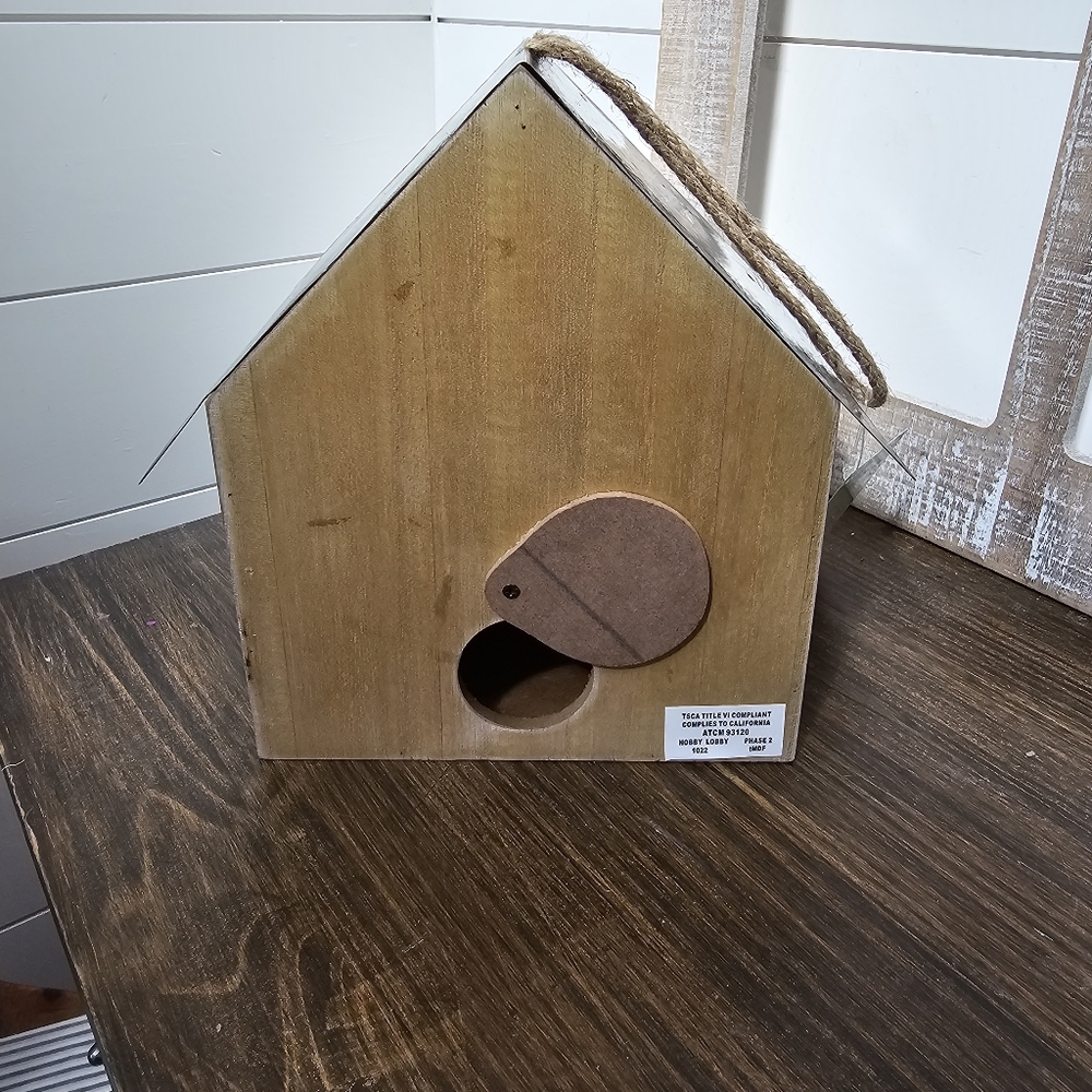 Wooden Hanging Birdhouse with Metal Roof and Heart Shaped Laurel - Picture 6 of 8